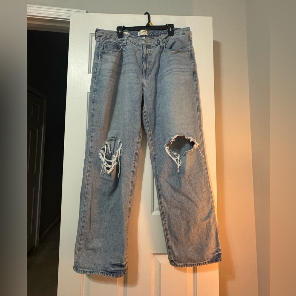 Universal Thread Distressed 90s Mid Rise Baggy Jeans Women’s